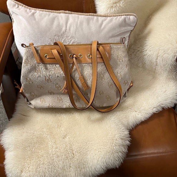 Dooney & Bourke Shoulder Bag - Picture 1 of 1
